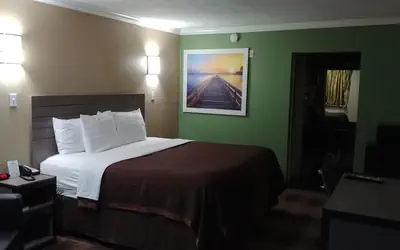 Days Inn by Wyndham Houston East