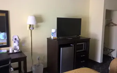 Days Inn & Suites by Wyndham Port Richey