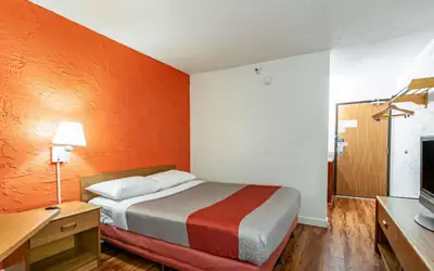 Motel 6-Naperville, IL