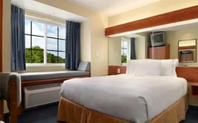 Microtel Inn & Suites by Wyndham Huntsville