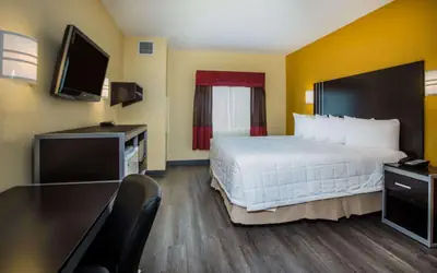 Days Inn & Suites by Wyndham Augusta Near Fort Eisenhower