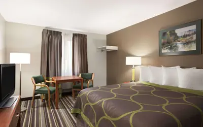 Super 8 by Wyndham Bozeman