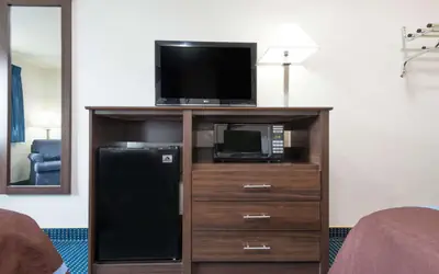 Super 8 by Wyndham Greenfield