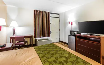 Econo Lodge Savannah Midtown