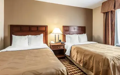 Quality Suites Paducah I-24