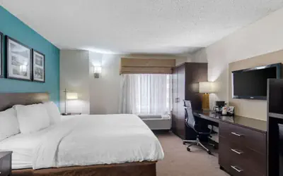 Clarion Inn & Suites DFW North