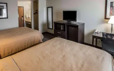 Quality Inn Chesterton near Indiana Dunes National Park I-94