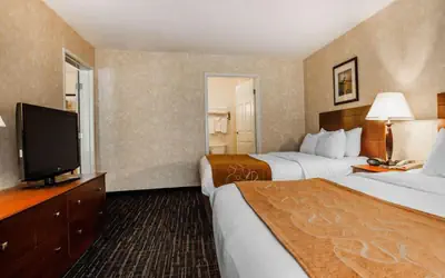 Comfort Suites Independence - Kansas City