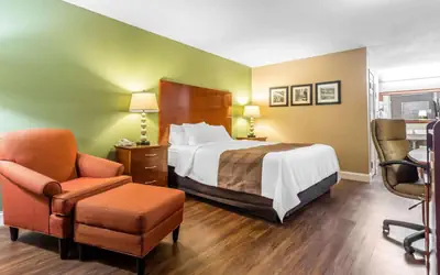 Quality Inn & Suites near Robins Air Force Base