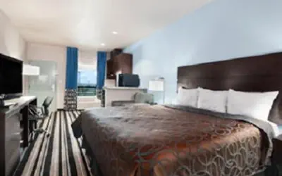 Super 8 by Wyndham Dilley TX