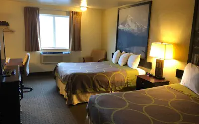 Super 8 by Wyndham Woodburn