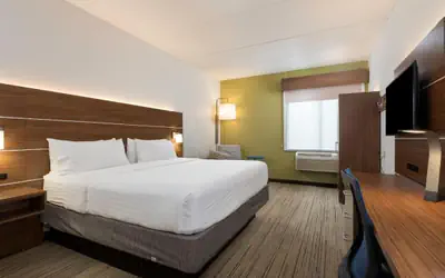 Holiday Inn Express & Suites Charlotte Arpt-Belmont by IHG