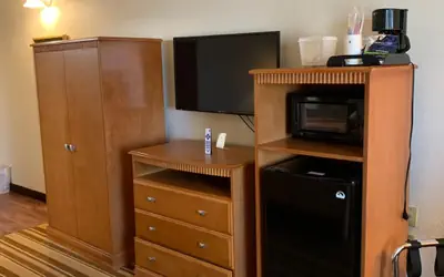 Super 8 by Wyndham Beaumont I-10 College St