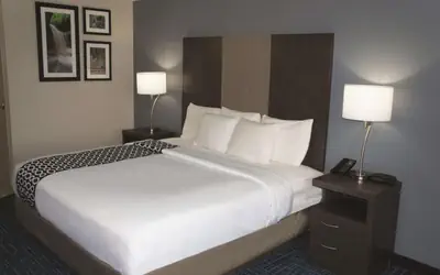 La Quinta Inn & Suites by Wyndham Peru Starved Rock St Park