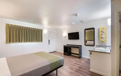 Motel 6-Burlington, WA