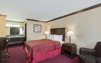 Days Inn by Wyndham Auburn