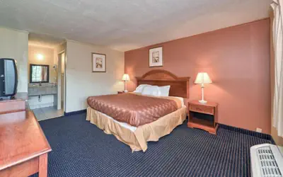 Red Carpet Inn - Stamford