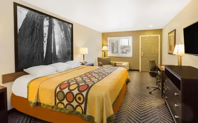 Super 8 by Wyndham Fortuna