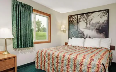 Super 8 by Wyndham Rogers Minnesota