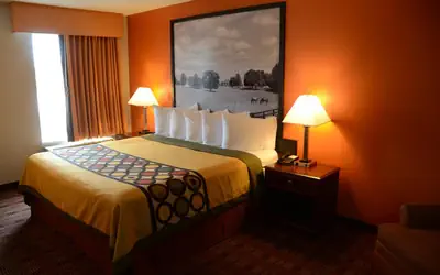 Super 8 by Wyndham Louisville/Expo Center