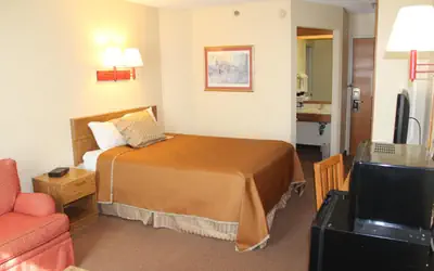 Travelodge by Wyndham Perry National Fairgrounds Area I-75