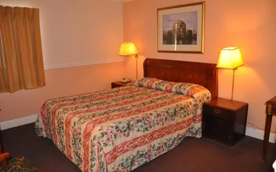 Super 8 by Wyndham Hayward Downtown