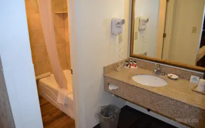 Days Inn & Suites by Wyndham Lodi