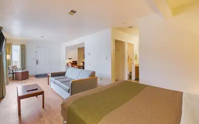 Studio 6-Greensboro, NC