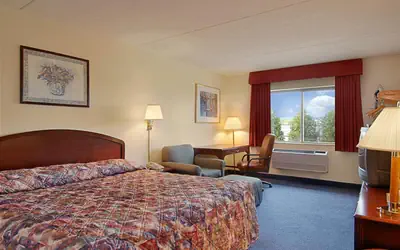 Super 8 by Wyndham Manchester Airport