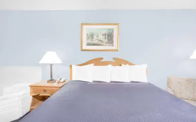 Howard Johnson by Wyndham Staunton