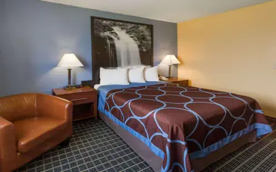 Super 8 by Wyndham Janesville