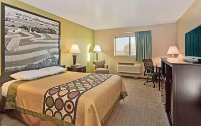 Super 8 by Wyndham Rochelle