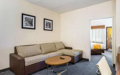 Quality Suites Lansing West