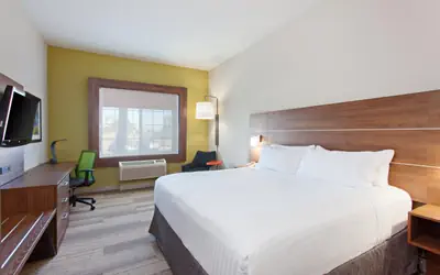 Holiday Inn Express & Suites Corona by IHG