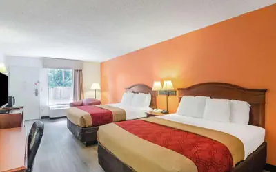 Econo Lodge Inn & Suites Gulfport Airport