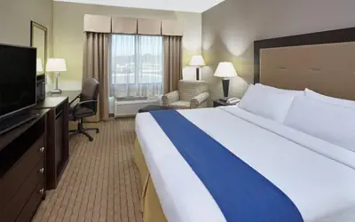 Holiday Inn Express & Suites Madison-Verona by IHG