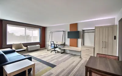 Holiday Inn Express & Suites Fond Du Lac by IHG