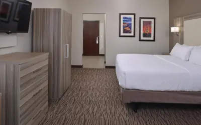 Holiday Inn Express & Suites Williams by IHG