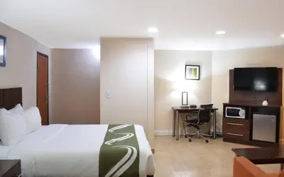 Quality Inn & Suites Middletown - Newport