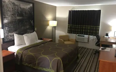 Super 8 by Wyndham Blue Earth