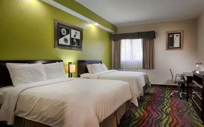 Days Inn & Suites by Wyndham Bonita Springs North Naples