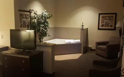 Holiday Inn Express & Suites Nampa - Idaho Center by IHG