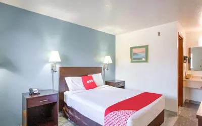 OYO Woodland Hotel and Suites