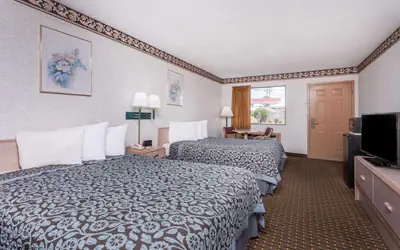 Days Inn by Wyndham Byron