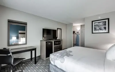 Days Inn & Suites by Wyndham Spokane