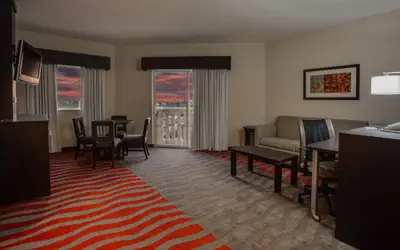 Holiday Inn Express & Suites Naples Downtown - 5th Avenue by IHG