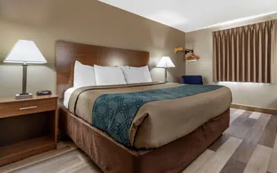 Econo Lodge Hays I-70