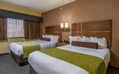 Best Western Plus Shamrock Inn & Suites