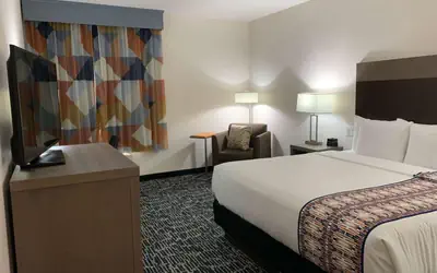 La Quinta Inn & Suites by Wyndham - Red Oak TX IH-35E