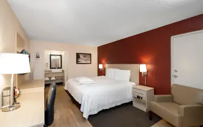 Red Roof Inn PLUS+ & Suites Naples Downtown-5th Ave S